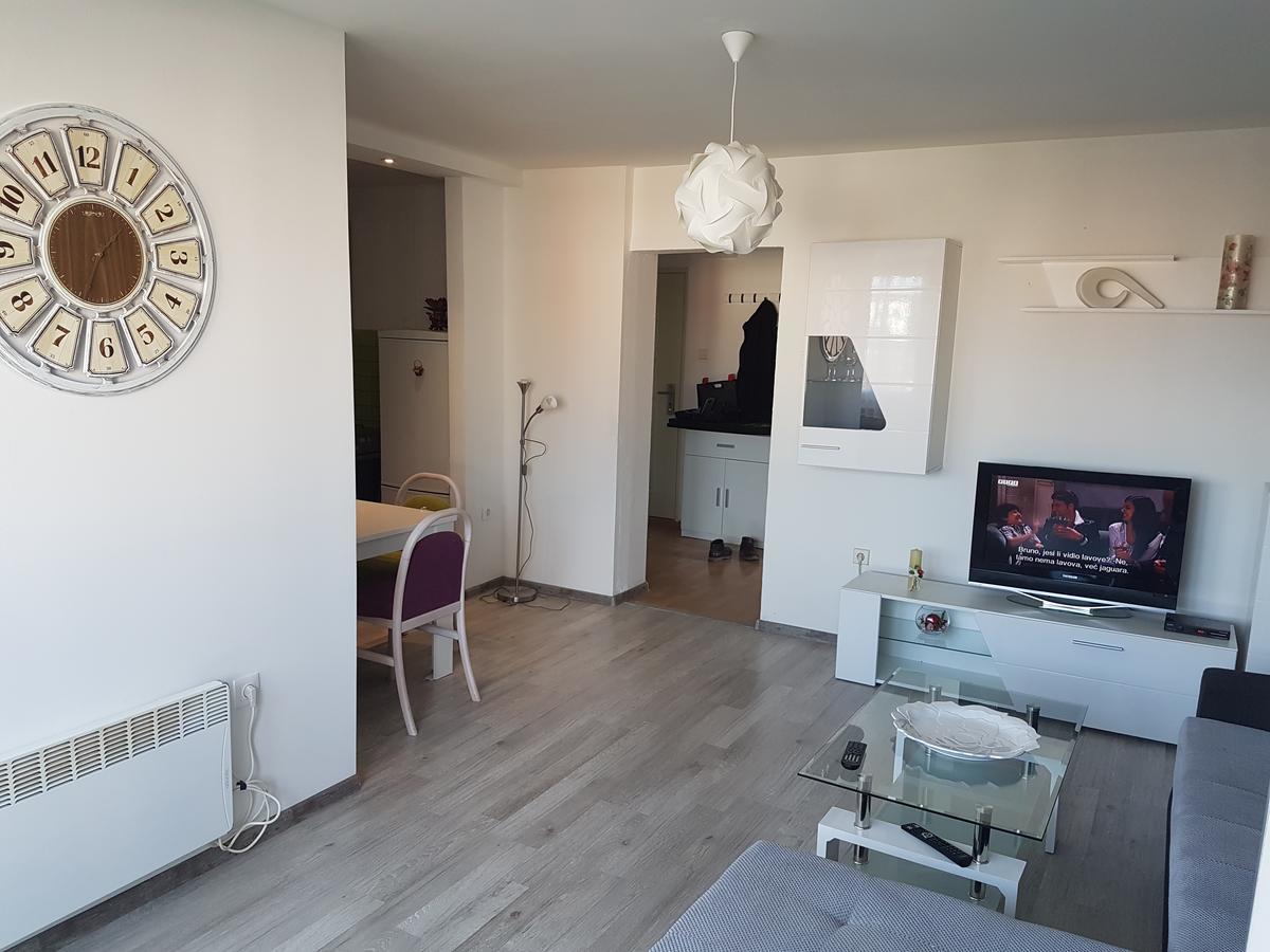 Apartman Vuk - Stan Na Dan Μπάνια Λούκα Εξωτερικό φωτογραφία